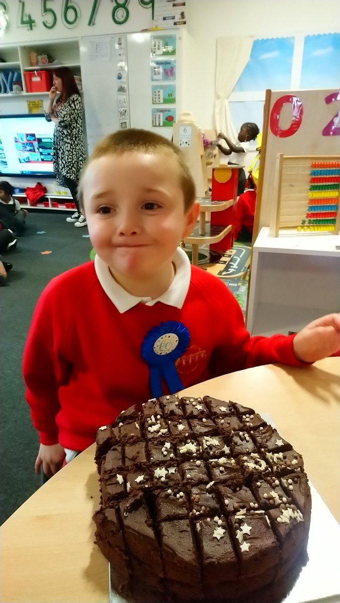 MisRobinson's tweet photo. We had a fun day in Reception celebrating this little superstars birthday and @MrsMoorcroftNP birthday too!!! Who doesn't like a little dance on a Tuesday afternoon 🎂 🌟 ♥ https://t.co/DQw0Fvz4RN