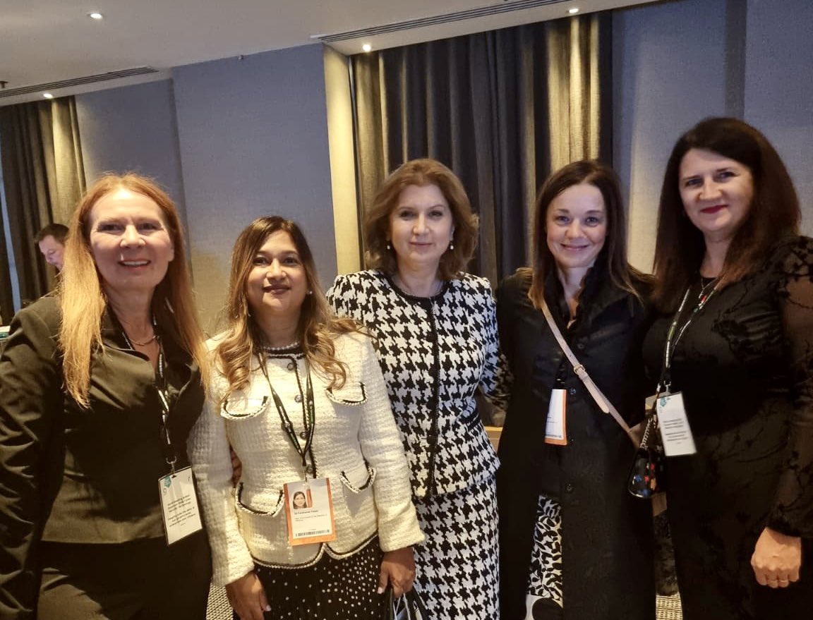 DrFarahFaizal's tweet image. With colleagues from the DipCorps at the #CPC2022 #ConservativePartyconference @SophieKatsarava @laurapopescumfa @LeskovarSimona @iburmistre @MunaTasneem