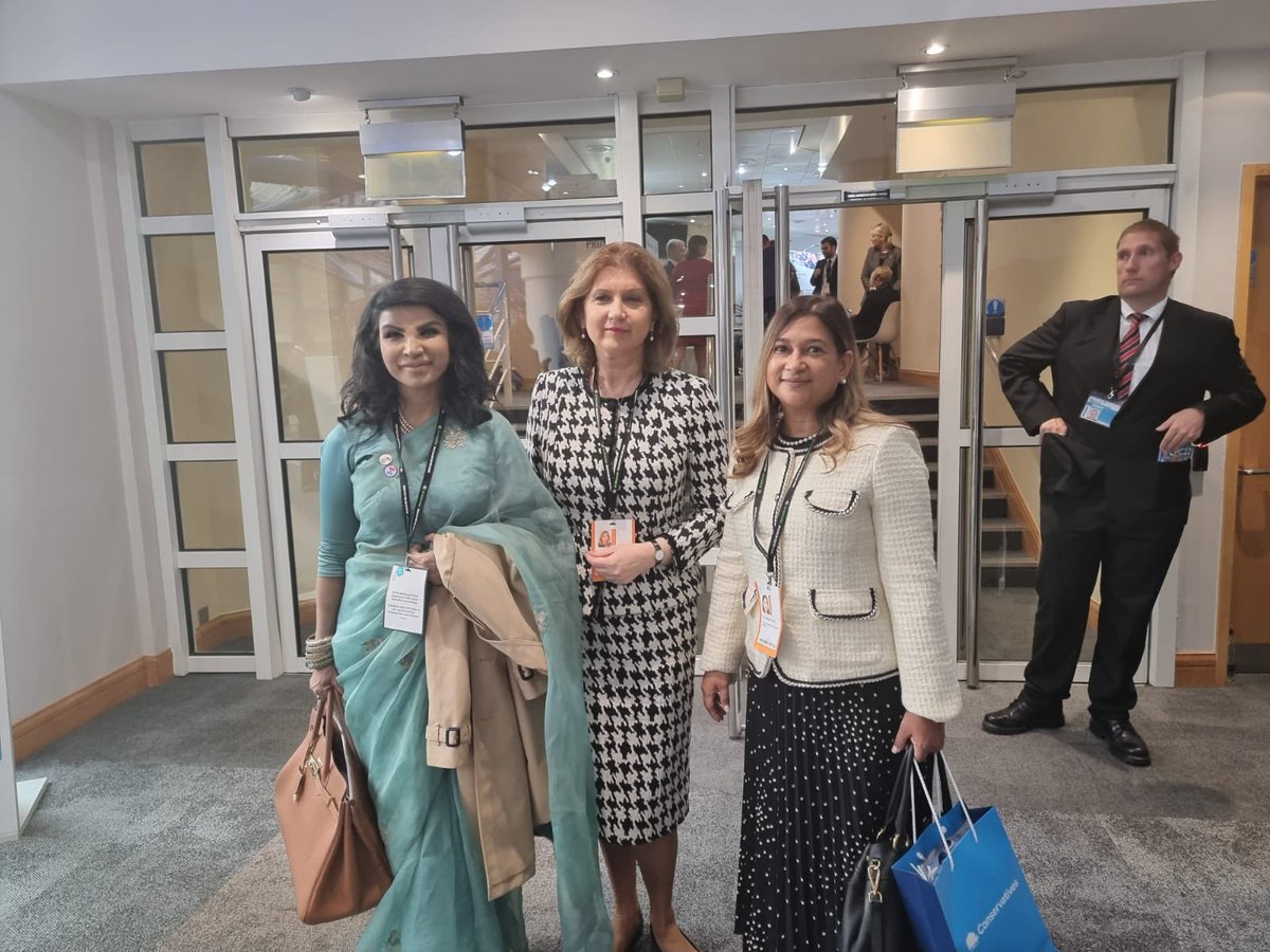 DrFarahFaizal's tweet image. With colleagues from the DipCorps at the #CPC2022 #ConservativePartyconference @SophieKatsarava @laurapopescumfa @LeskovarSimona @iburmistre @MunaTasneem