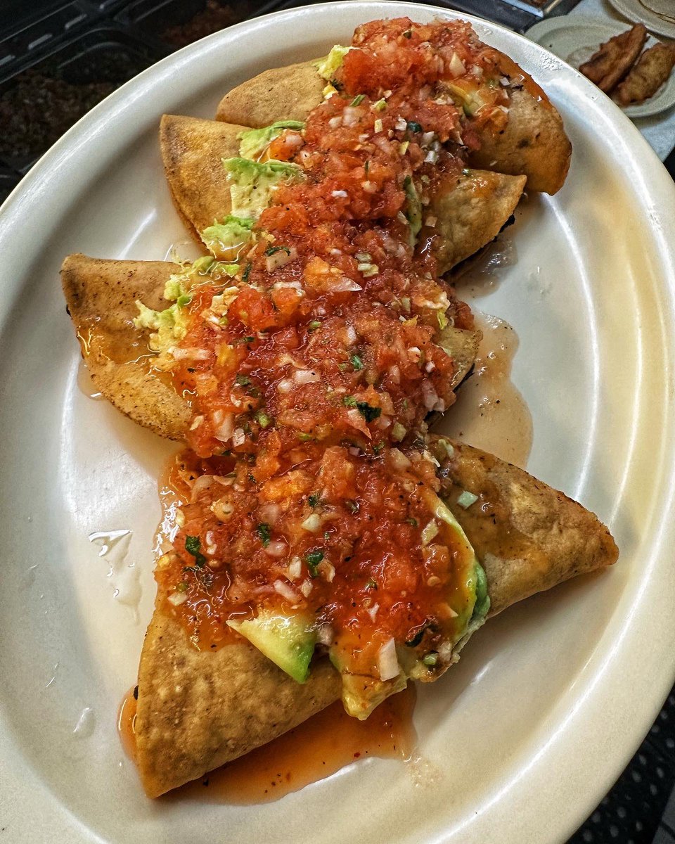 erikbandz__'s tweet photo. “I don’t like seafood” no sabes lo que es vida https://t.co/1kahDXZsUs