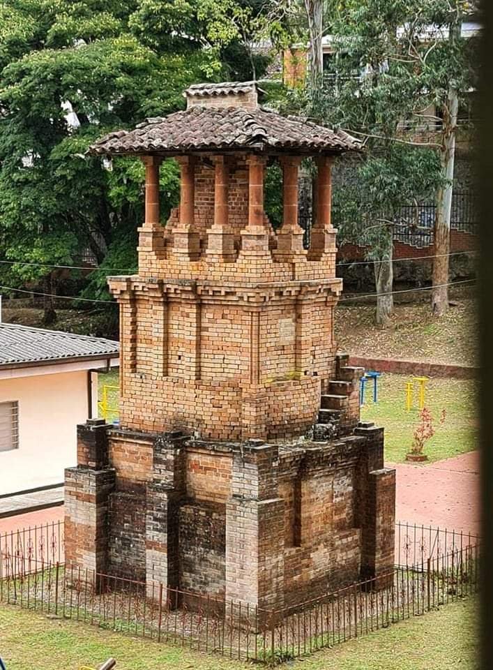 mariomartineztv's tweet photo. #Telemagazine Un antiguo torreón en #Popayán 🇨🇴🤔❓
Alguien que pueda regalarnos una historia de este lugar❓Se encuentra al interior del Colegio Melvin Jones. https://t.co/eVOTdBNdR4