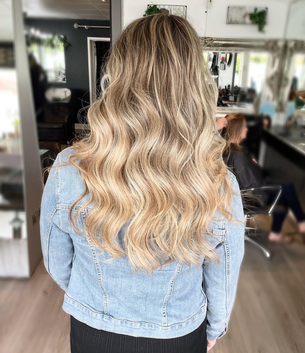 Chlo0608Hamill's tweet photo. Blonde balayage with face frame
.
Lifted @schwarzkopf
Toned @redkenuk
Products @ColorWowHair
Styled @HotToolsPro
Based @TheSalonMaghull
#hair #balayage #blonde #blondebalayage #foilayage #faceframe #waves #maghull #maghullsalon #maghullhairdresser #liverpool #liverpoolsalon https://t.co/Pqsg6OKW1t