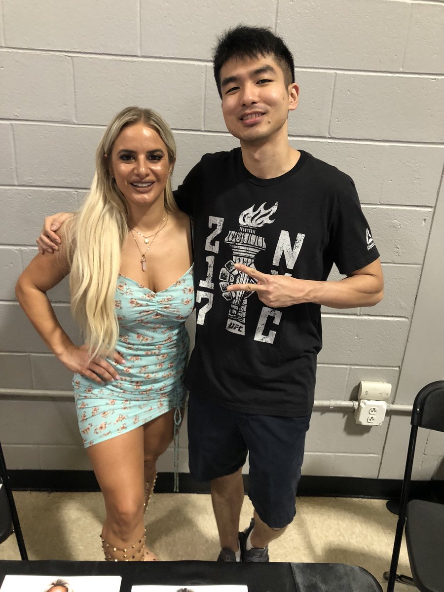 sofloandre360's tweet photo. Got to meet @nikiiduke both times this yr at #wrestlebash n #legendsofthering !❤️✌️ https://t.co/OY6wQjiyzg