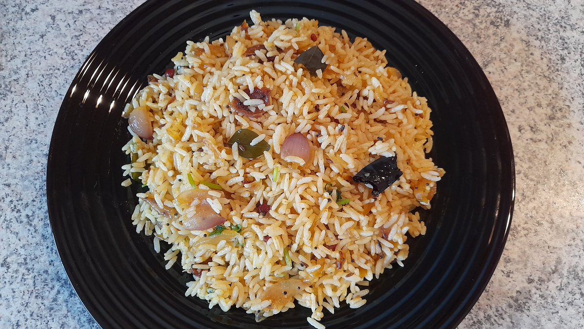 Onion Rice...
Recipe:   youtu.be/hHKPGMDttSw

#Food #Foodie #RecipeOfTheDay #recipe