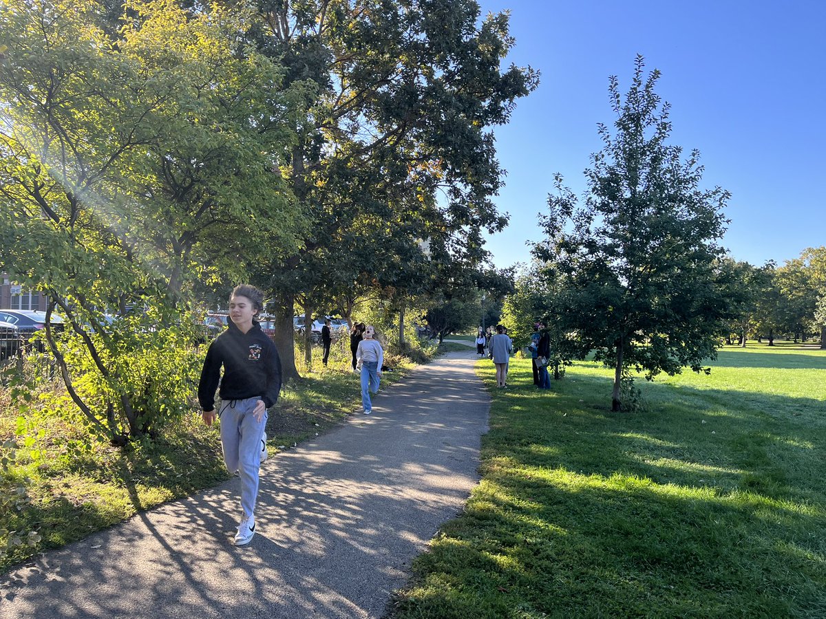 eksarhan's tweet photo. Our Physics lab @Amundsen_HS isn’t confined to a classroom, but rather our 40 acre back yard. Students took to Amundsen’s field to test their  acceleration. Come to our Open House November 5th to learn more about our  amazing school https://t.co/8GjNyldx0x