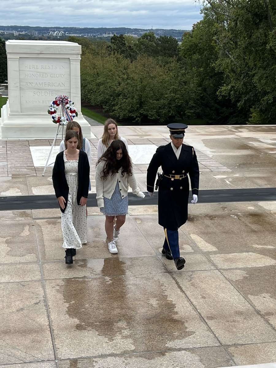 MonetteStacy's tweet photo. A very moving morning witnessing these students lay the wreath at Arlington Cemetery….#WeAreMashpee @ArlingtonNatl #proudprincipal @WeAreMashpee https://t.co/hNqaepAmEb