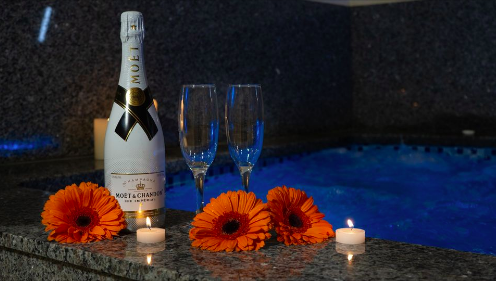 AutoHacienda's tweet photo. Para todos aquellos románticos y caballeros chapados a la antigua...
¡Prepara esa gran velada espacial y sorprende a tu pareja!
🥂🥰😍 https://t.co/ouHMITNCkT