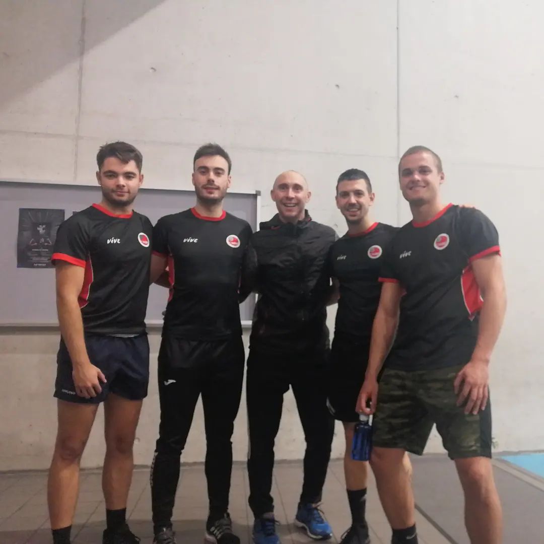 Segunda participación del CNaB en entrenamientos de equipos. Hemos compartido pista con el equipo de 1° División Femenina de San Ignacio
¡!GRACIAS¡! <a href="/Baloncesto_CSI/">Baloncesto S.Ignacio</a> ⛹️‍♀️♀️
#Arbitros #Baloncesto #EntrenamientoCNaB
#RefereeLife #CNaB #SanIgnacio 🔝🏀🖤