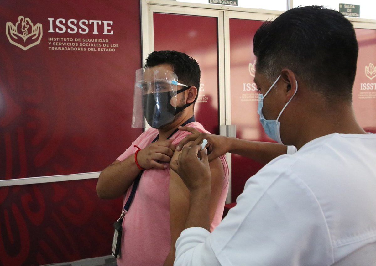 ISSSTE_mx's tweet photo. 📰 #COMUNICADO 
Aplicará #Issste dos millones de vacunas contra influenza estacional en el país: @drpedrozenteno.

🔗https://t.co/Sph70jWaBA https://t.co/1kSmMzKH8q