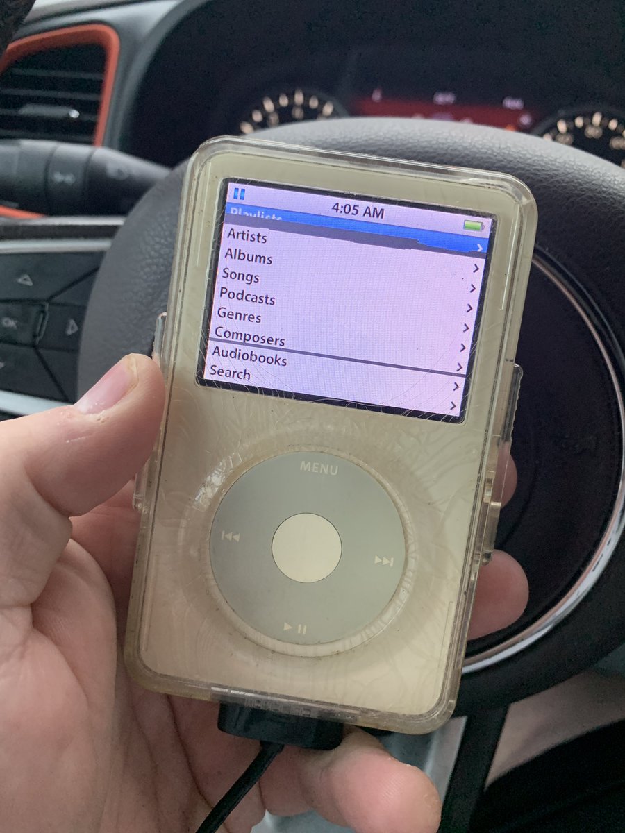 Falcs95's tweet photo. Almost 20 years old and used daily. It’s not perfect but it works fine! #apple #ipodclassic #ipod #ipodcolors #music https://t.co/g2yPiltNA2