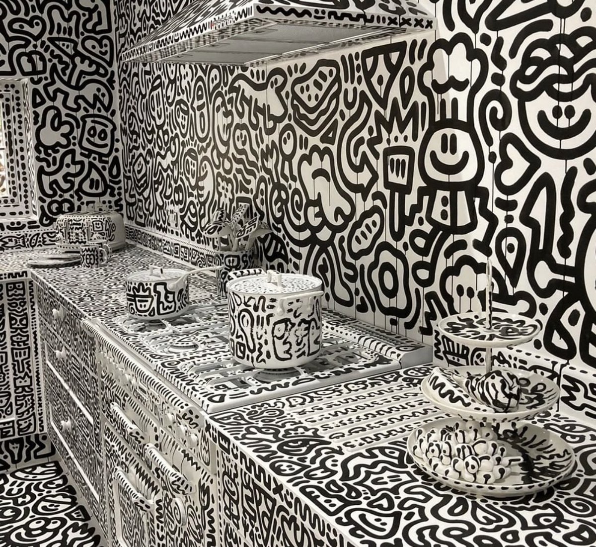 BernieAndMike's tweet image. An artist known as "Mr Doodle" covered EVERY inch of his home with doodle art. 
Source: BBC News
#sanfranciscoluxuryrealestate #sanfranciscorealestate #sfrealtor #vanguardproperties #bernieandmikehomes #designerfinishes #listingagents #luxuryrealestate #buyeragents #sf #homes