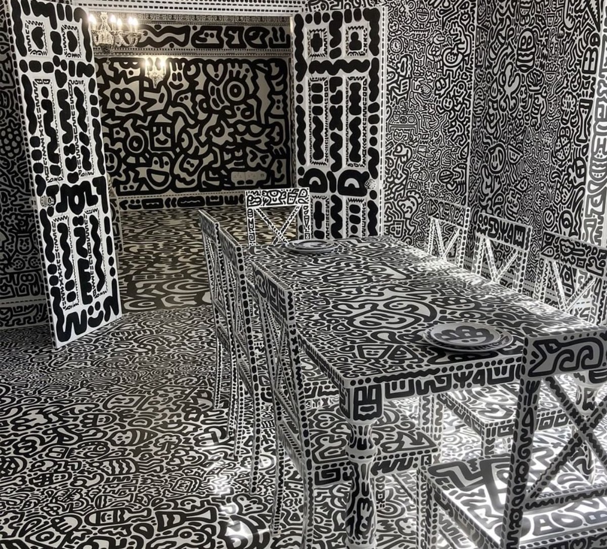 BernieAndMike's tweet image. An artist known as "Mr Doodle" covered EVERY inch of his home with doodle art. 
Source: BBC News
#sanfranciscoluxuryrealestate #sanfranciscorealestate #sfrealtor #vanguardproperties #bernieandmikehomes #designerfinishes #listingagents #luxuryrealestate #buyeragents #sf #homes