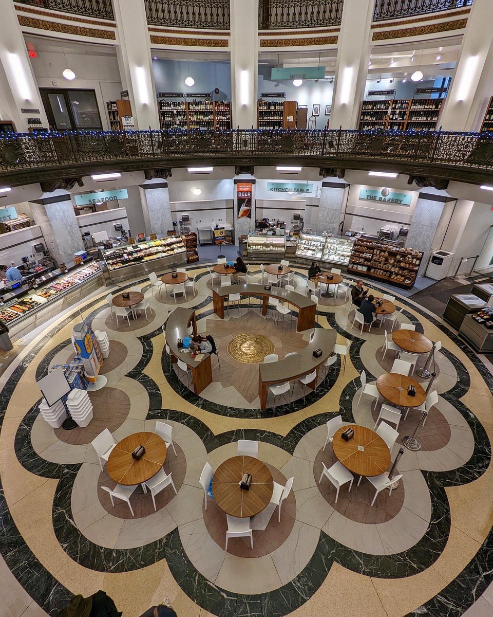 TheBeaconCLE's tweet photo. Still crazy that THIS is our local grocery store!! Love @Heinens ❤️😍 https://t.co/baUUpJ2WGT