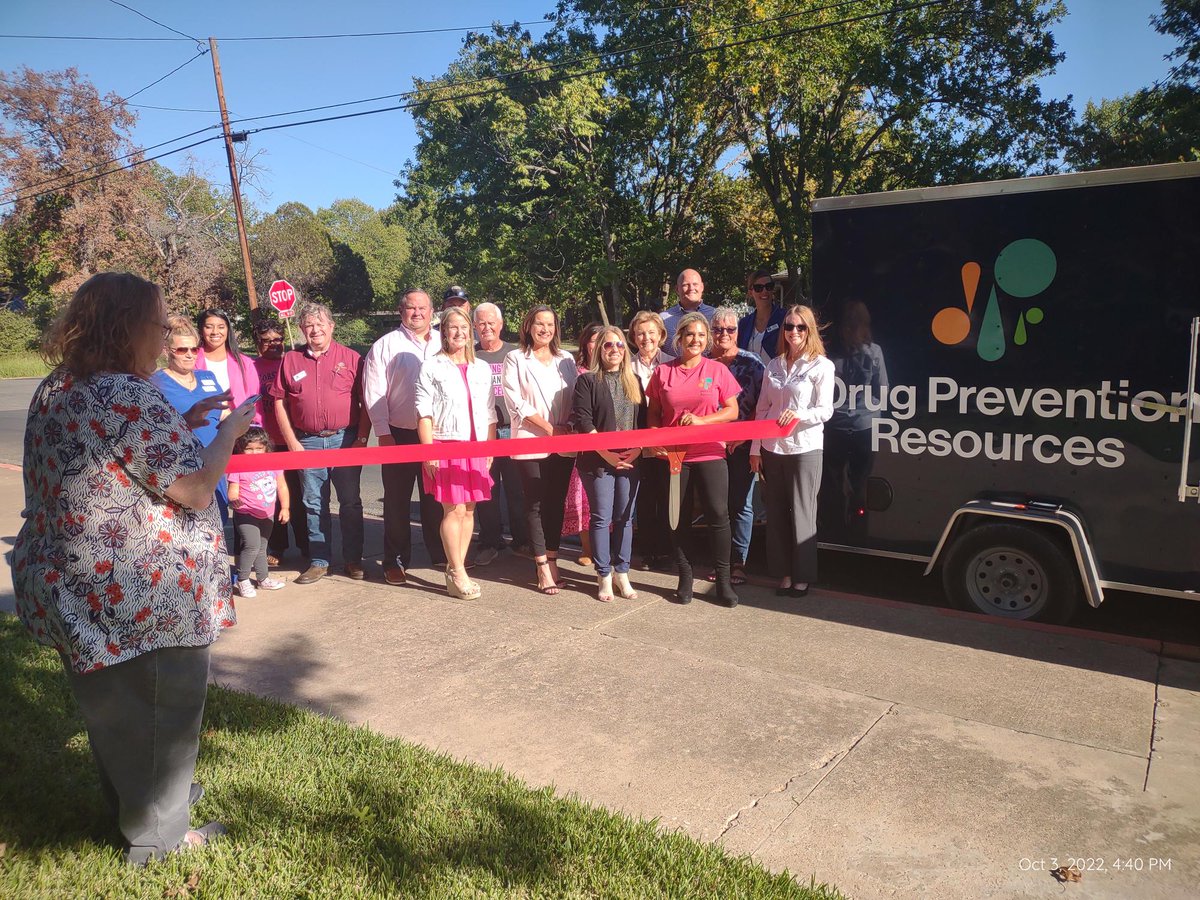 DPRdrugfreegen's tweet photo. We were thrilled to be in Corsicana yesterday with IMPACT Navarro for the ribbon-cutting of our new Hidden in Plain Sight mobile mock bedroom! Many thanks to @CorsicanaCOC for making it happen. #thrive #keepingkidshealthy https://t.co/Jn4K541FEY