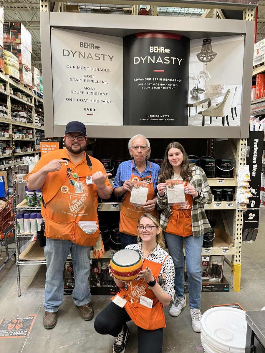 risakea's tweet image. Homer Awards for Paint!!!🎊🎉 Dave &amp;amp; Madison being recognized for customer service and packing down their department, Awesome job. Great Specialty Tuesday walk!!!🎊🎉🤙🏾🤙🏾🤙🏾