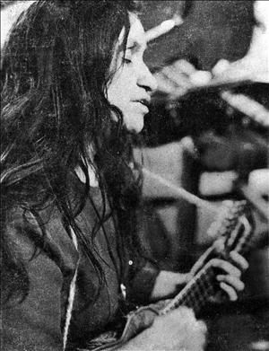 literlandweb1's tweet photo. “Yo no tomo la guitarra por conseguir un aplauso, yo canto la diferencia que hay de lo cierto a lo falso. De lo contrario, no canto”.
Violeta Parra https://t.co/RcMbjayi3k