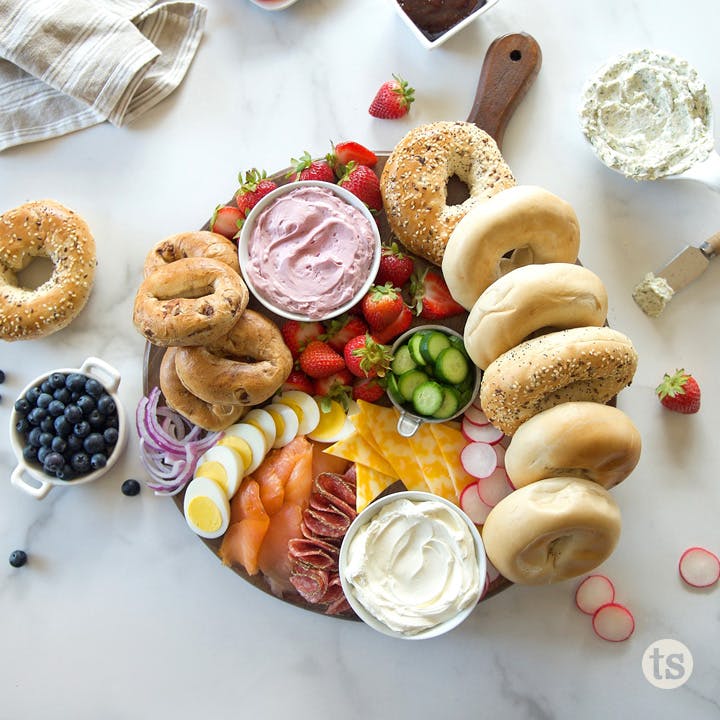 SherryAnnRaimu's tweet photo. Whether you're hosting a baby shower, book club or weekend brunch with a few friends - you can see how to make your own delicious bagel board – new on the blog! #bagels #simplycooking #tastefullysimple #healthycooking https://t.co/g9tooAM0gK https://t.co/I3XviBLOLp