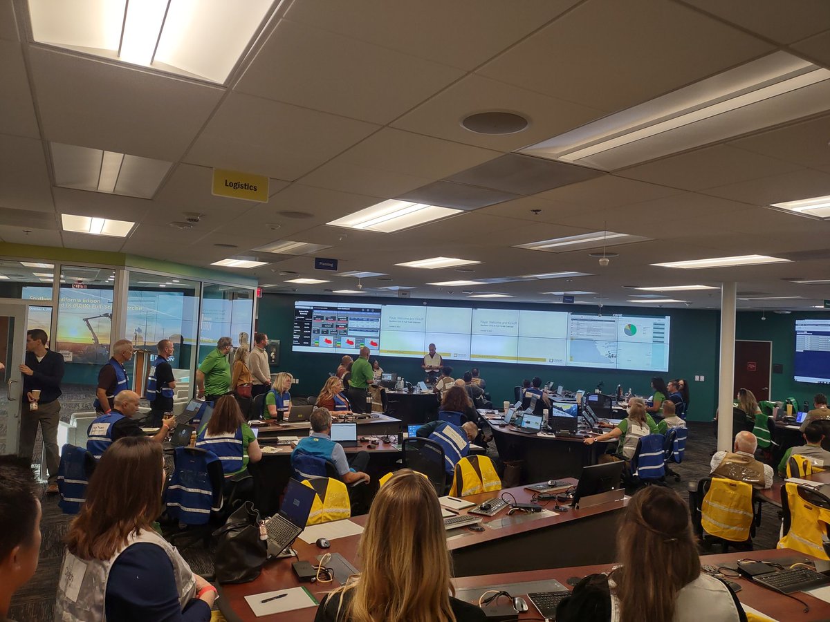 SCE_HaigK's tweet photo. Spending the day @SCE's #EmergencyOperationsCenter #EOC for a full scale EXERCISE simulating our response for a major #SoCal earthquake.
#Preparedness #heatwave #storms #EdisonStrong https://t.co/196jJXcEQ7