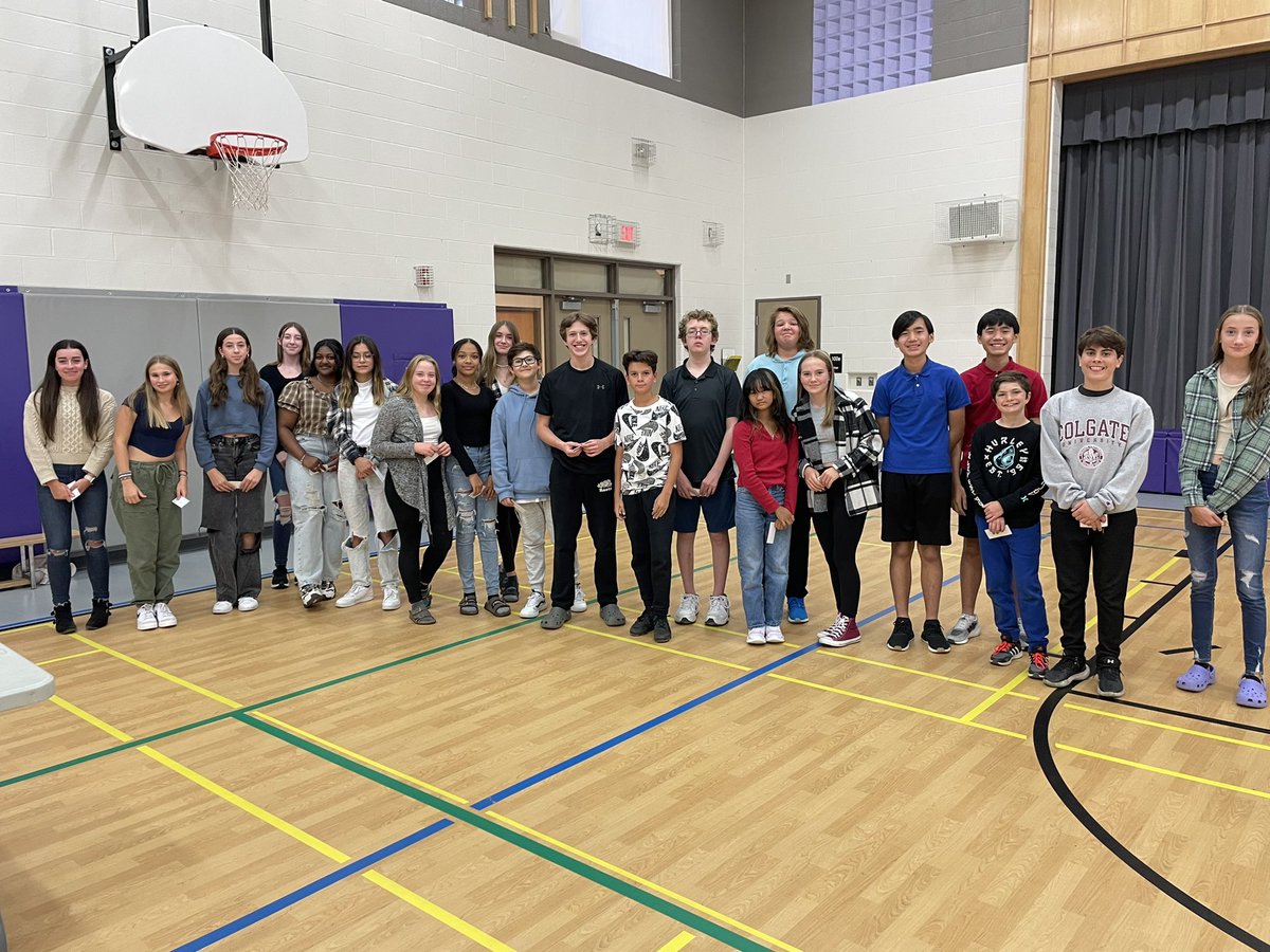 fi_mme's tweet photo. Our amazing grade 8 class! Picture day was a success. 📸😊#DCDSBCommunity #Classof2023 #luckiestteacher https://t.co/NCe9TfFGeX