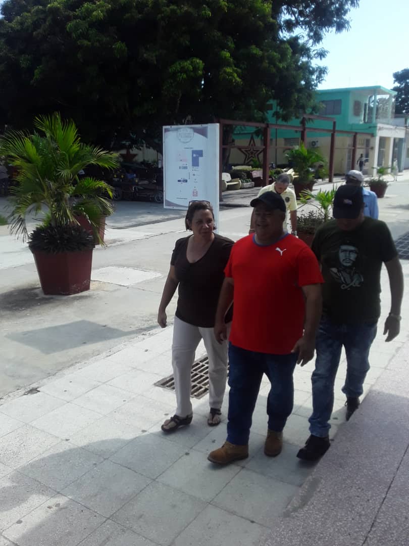 FHHernndez1's tweet photo. Como parte de la visita integral al municipio #camagueyano de #Florida, recorrimos las calles de su emblemático Boulevard. Allí chequeamos el estado constructivo de algunas instalaciones así como las ofertas y servicios a la población. 🇨🇺 #PorCamagueyTodo https://t.co/3cmzNBN2y2