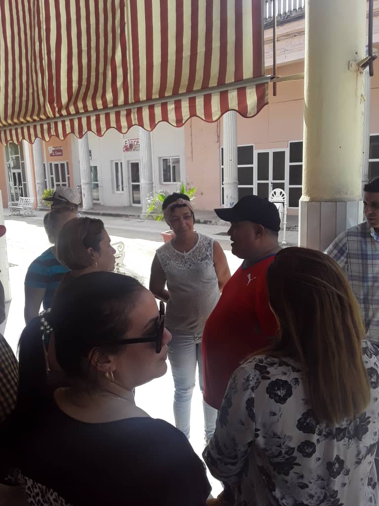 FHHernndez1's tweet photo. Como parte de la visita integral al municipio #camagueyano de #Florida, recorrimos las calles de su emblemático Boulevard. Allí chequeamos el estado constructivo de algunas instalaciones así como las ofertas y servicios a la población. 🇨🇺 #PorCamagueyTodo https://t.co/3cmzNBN2y2