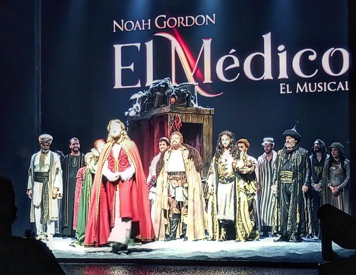 VeMarch's tweet image. Gràcies @teatroolympia per portar "El Médico" a Valéncia! Una meravella! ➡ Fins al 9 d'octubre