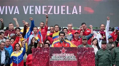 Desib73's tweet photo. @almarevolucion1 @NicolasMaduro @dcabellor @hojillasilva "EL QUE SE METE CON VENEZUELA SE SECA"

Y #EEUU ya esta probando de su propia medicina así den esas declaraciones #absurdas que ni ellos mismos se las creen

VIVA #VENEZUELA CARAJO

#VenezuelaGaranteDePaz https://t.co/GfI7qvZUZP