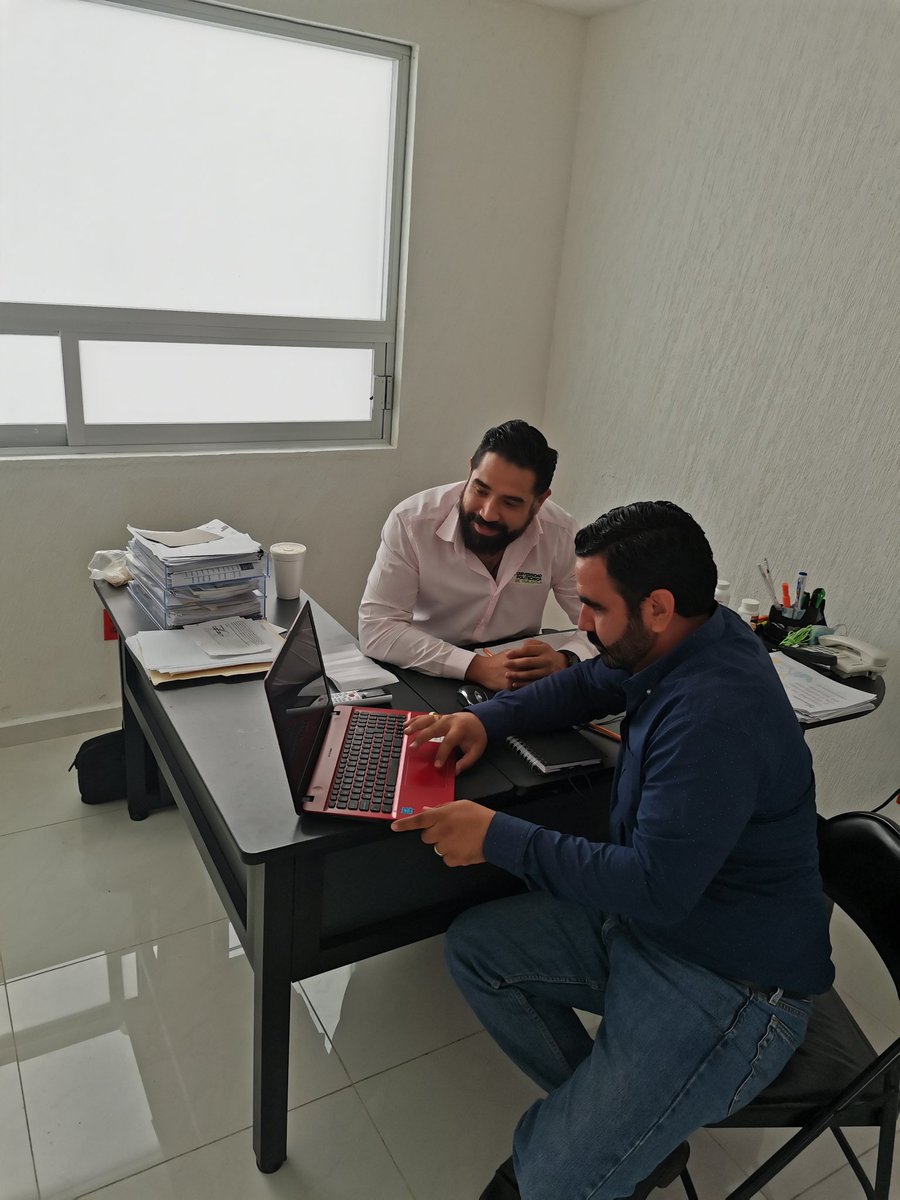 Camilo_Fayad's tweet photo. Cuando dentro de los quehaceres del trabajo coincides con verdaderos amigos no se le puede llamar trabajo, es un placer. Aquí con mi amigo @jmlcarrillo.

#PrineroLaEducación https://t.co/HcGrQR4UBv