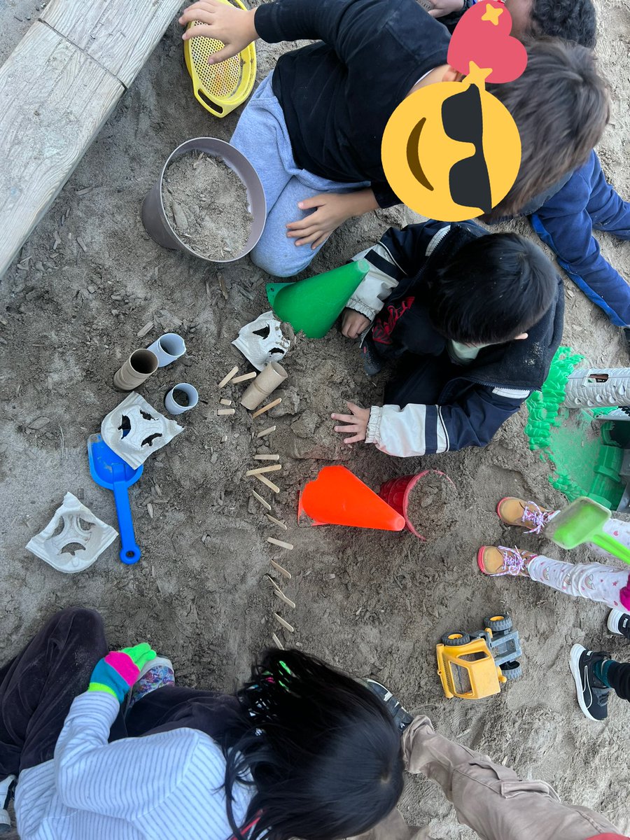 MissJimenezr4's tweet photo. Nothing beats colouring and sandcastles #takinglearningoutdoors #fdk Room 4❤️ https://t.co/XV7PEB5dQk