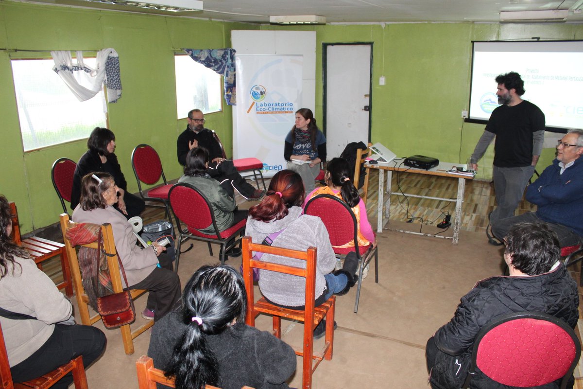 RedClimatica's tweet image. Seguimos informando y dialogando con la comunidad para informar conclusiones del proyecto "filtro", tecnología de precipitadores electrostáticos para descontaminar. Este martes en población Pablo Neruda de #Coyhaique #CIEP