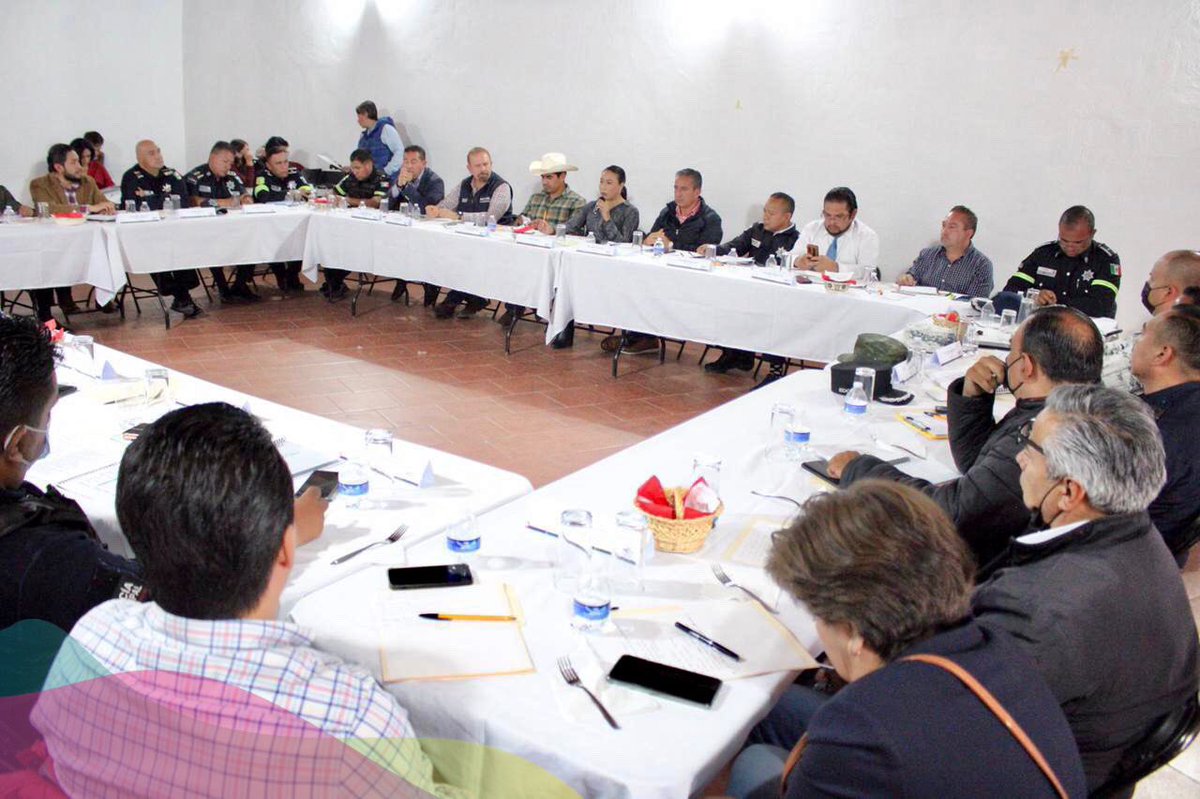 LetyMejiaOfic's tweet photo. La seguridad es un tema prioritario para el @Edomex, a través de las mesas de Coordinación para la Paz, autoridades de los tres niveles nos coordinamos en beneficio de las y los mexiquenses.
Gracias por recibirnos en #Temascalcingo presidente @JLEspinozaN.
#LaTierraQueNosUne https://t.co/PuS1xOGvlC