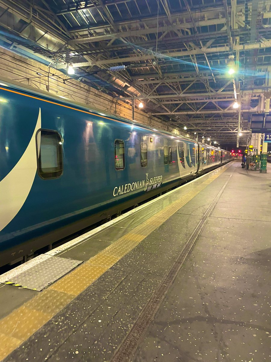 So it begins… the long journey to #Australia.

First stop London - travelling in style on the <a href="/CalSleeper/">Caledonian Sleeper</a>!

🏴󠁧󠁢󠁳󠁣󠁴󠁿 🚂 🇦🇺