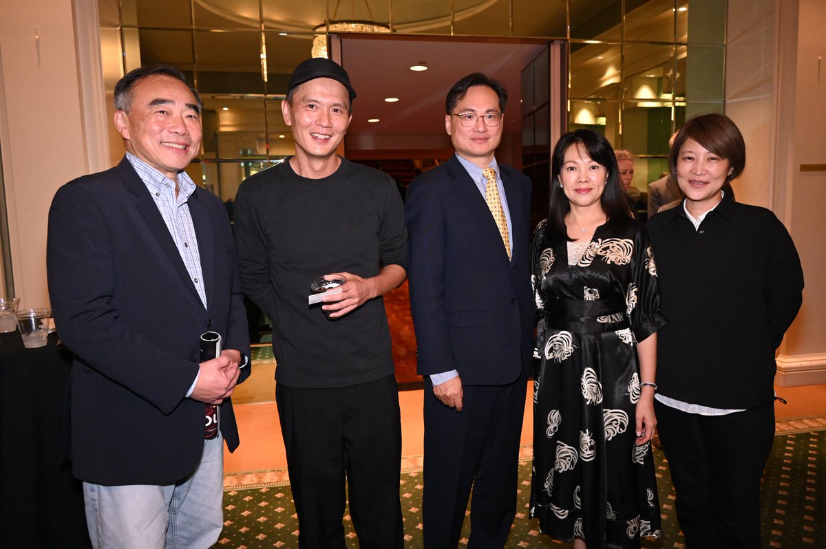 TECO_HTX's tweet photo. 雲門舞集 北美巡演首站來到 #休士頓,觀眾滿席、全場叫好、圓滿落幕。#HoustonNumberOne 🎉
駐休士頓辦事處羅復文處長表示,雲門舞集巡演以德州休士頓做為首站感到十分榮幸。並表示:「這次的舞碼深具台灣特色,並衷心希望雲門舞集能夠再次造訪休士頓,透過文化外交開啟更多的對話空間。」 https://t.co/4CJf0tWv3Q