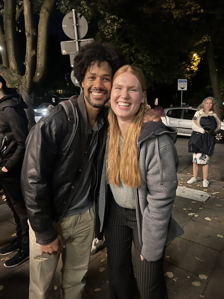 theLiissaar's tweet photo. @Vegalteno @HamiltonMusical Checked out the place for you. Seems legit. Have fun on Thursday, I definitely had it today with Lafayette/Jefferson (@danieldoddellis)! @HamiltonMusical @Lin_Manuel @ltmphd @VAMNit https://t.co/alseWnYjeB