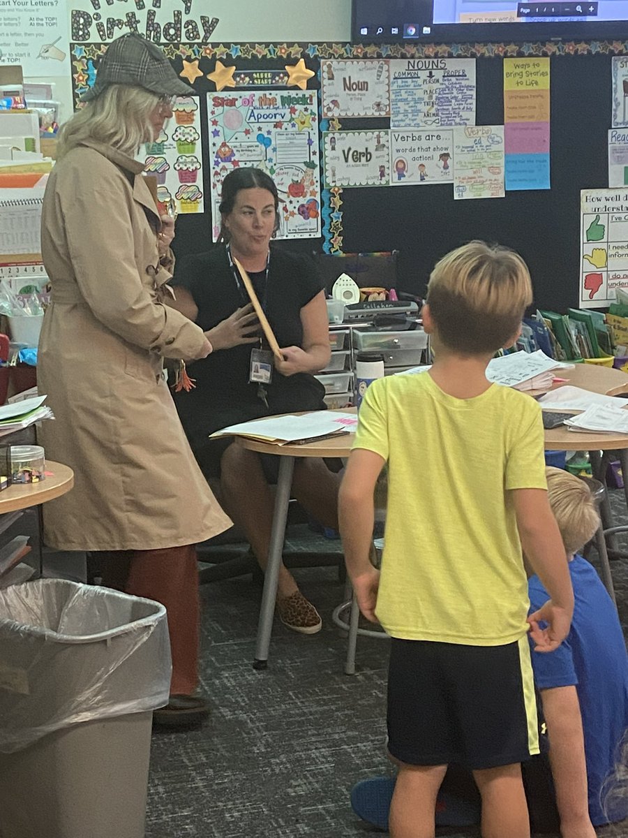 Very special delivery of word badges to our super sleuths in 1st grade today! #FISDmadetoshine #ourFISDstory <a href="/ci_elem/">Frisco ISD Elementary Teaching and Learning</a> <a href="/FisherElem/">Fisher Elementary</a>