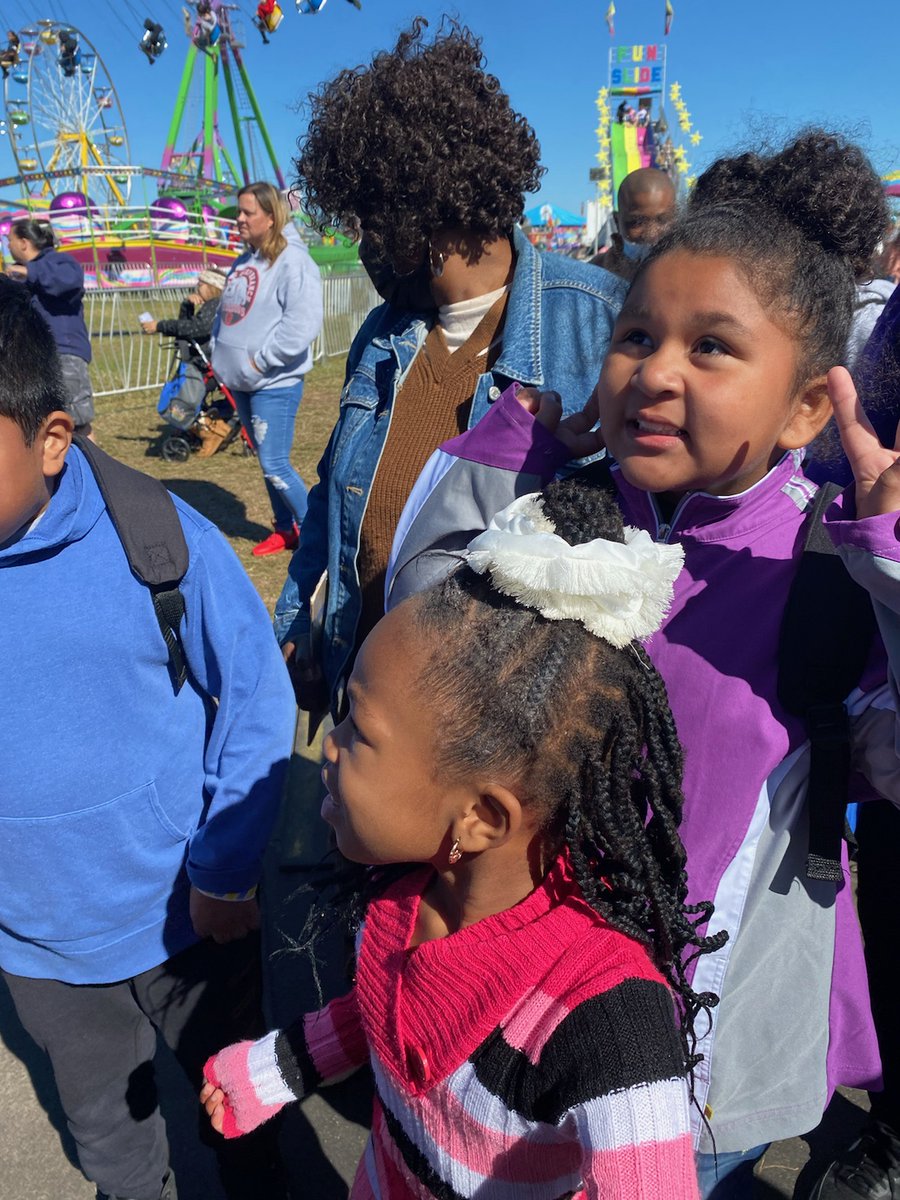 OutlawHailey's tweet photo. We had so much fun at the Fair today! I love working with these kids and being able to spend time with them outside of academics. https://t.co/37amTnSK1t