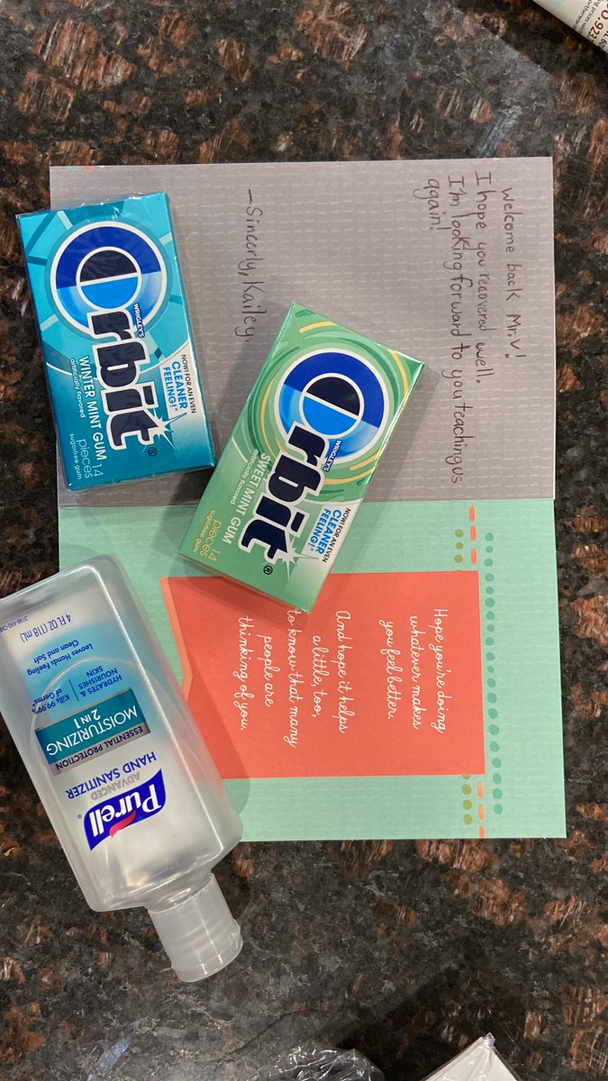 vandesampel77's tweet photo. Such a sweet gesture that made the first day back well worth whatever chaos occurred. I missed my #Ss and my team…. #2DaysIn like ridin a bike ;-) #MaekTheDifference #YouMatter & #CherishTheMoments at both home with #family & at your places of work #5thGradeFun @HanoverHuskies https://t.co/ksHflq4oES