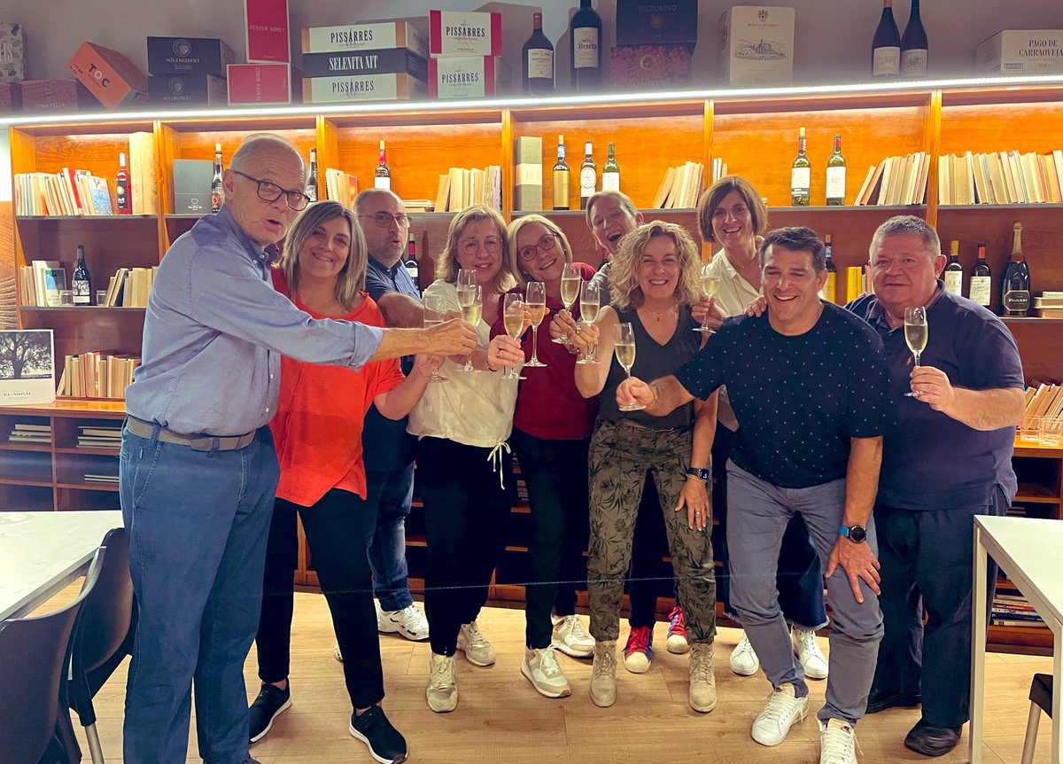 La comissió organitzadora de la #Manresa #capitalitatbàsquetfemení ens hem trobat per passar balanç
Encara falten algunes accions però encarem la recta final!
#manresaésbàsquet