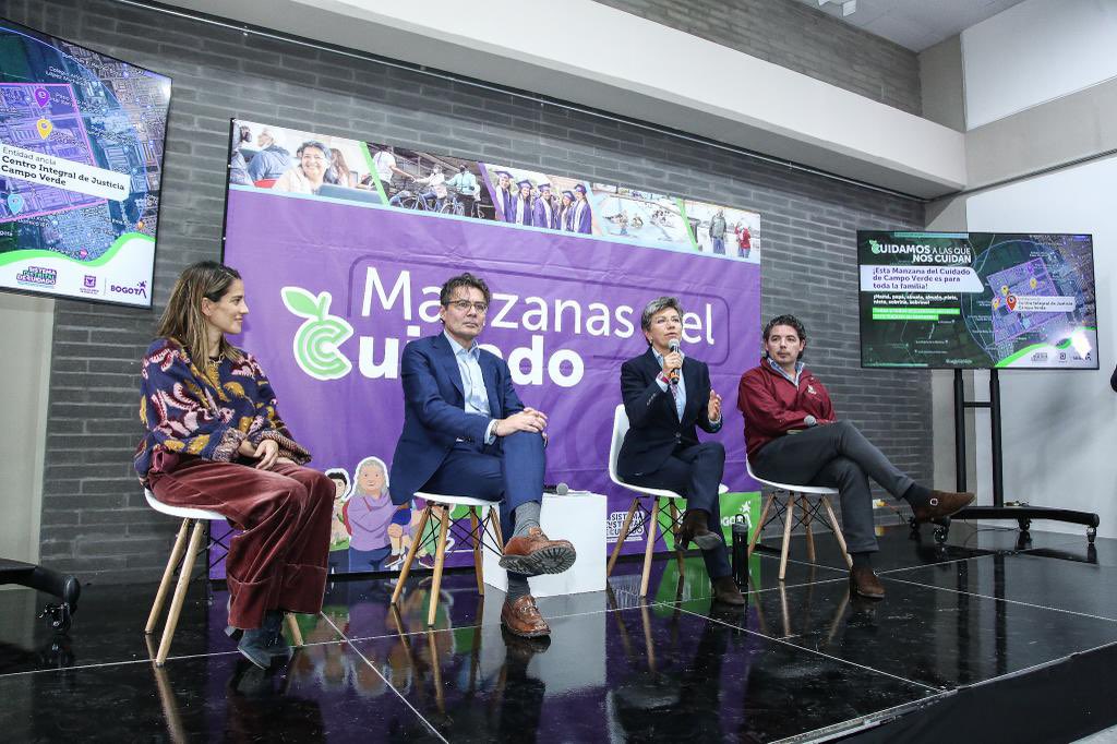 ClaudiaLopez's tweet photo. 1millón 200mil mujeres se dedican a labores de cuidado no remunerado, 700mil de ellas están en pobreza y eso lo vamos a corregir, ahora tienen 12 #ManzanasDelCuidado para que tengan tiempo para ellas mismas, descansar, aprender a montar bicicleta, estudiar y aplicar a empleos. https://t.co/Q6IcuTkQu3