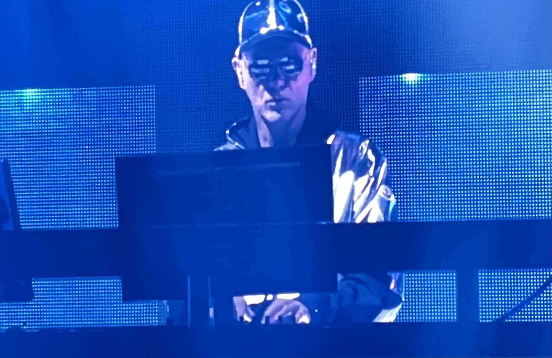 I took this picture last Wednesday. Happy birthday Chris Lowe, even if you always make a bad face  