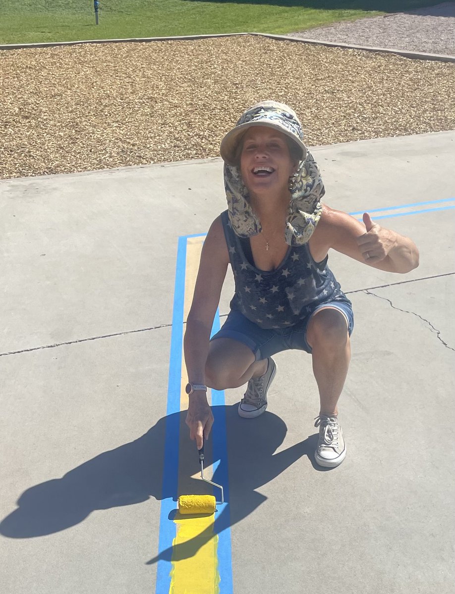 EveryAzKid's tweet photo. “One person, doing one thing” Social worker, Denise Hawk @AvondaleESD championed @SchoolConnectAZ Love Our Schools Day. The result was local business and faith communities joining students and staff refurbishing school grounds in one Saturday morning 🥰 #everyazkid https://t.co/adxtmA7IJb