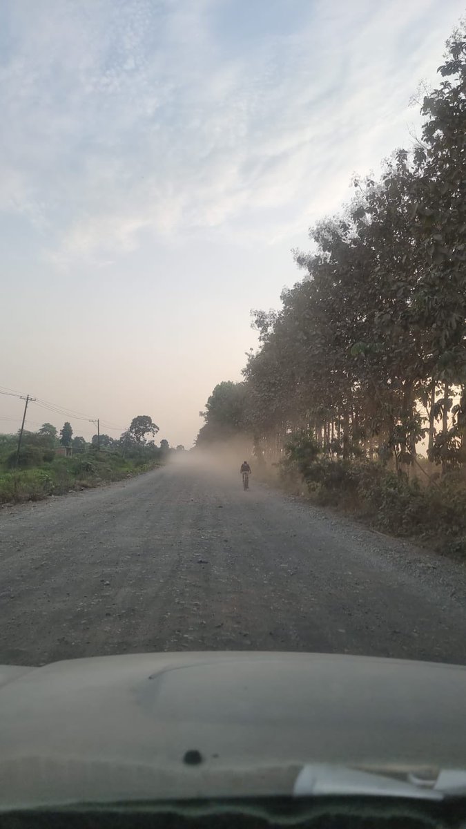 Presley Robles (@presley_robles) on Twitter photo Sra. Prefecta @6SusanaGonzalez no es Londres (no es neblina sino polvo) es la vía Milagro - Carrizal, producto de la carretera destrozada se forman grandes nubes de polvo. Ya termina el año 2022 y esta obra parece QUE NO VA PORQUE NO VA. <a href="/PrefGuayas/">Prefectura del Guayas</a> <a href="/ayudamehenry/">Henry Alfredo Dueñas Vélez</a> <a href="/eluniversocom/">El Universo</a> Sra. Prefecta @6SusanaGonzalez no es Londres (no es neblina sino polvo) es la vía Milagro - Carrizal, producto de la carretera destrozada se forman grandes nubes de polvo. Ya termina el año 2022 y esta obra parece QUE NO VA PORQUE NO VA. <a href="/PrefGuayas/">Prefectura del Guayas</a> <a href="/ayudamehenry/">Henry Alfredo Dueñas Vélez</a> <a href="/eluniversocom/">El Universo</a>