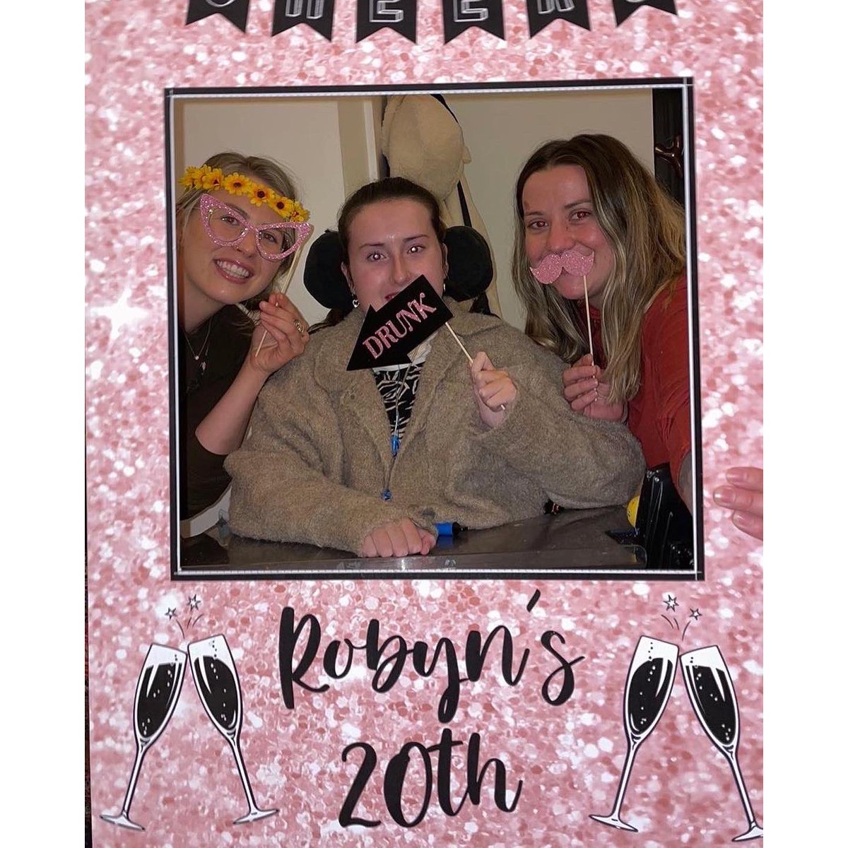 robynharris014's tweet photo. My 20th birthday ❤️ https://t.co/3q5gUbYlP3