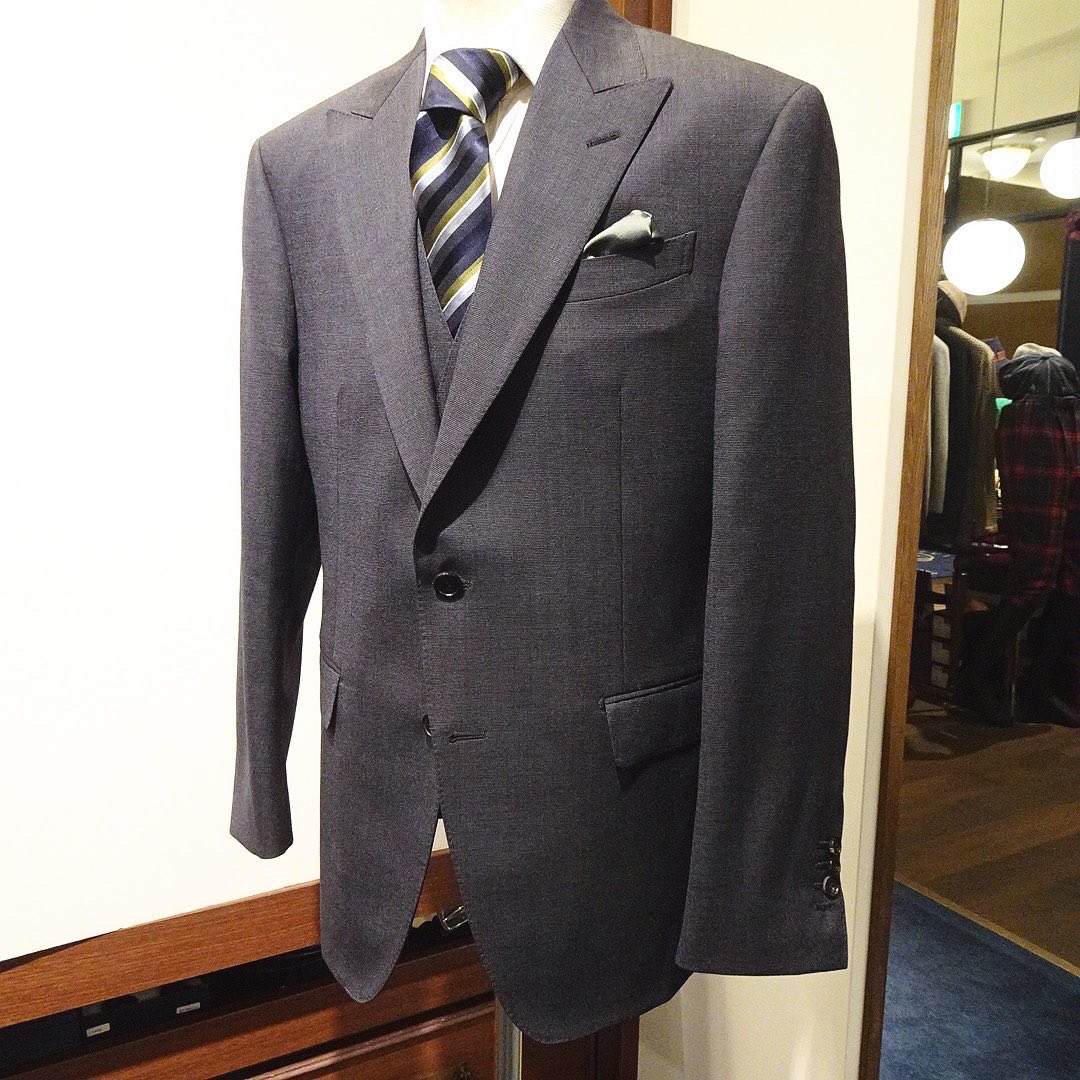 noma56's tweet image. 英国・ハリソンズ FRONTIERコレクション、ブルーグレー・ピンヘッド柄の合物スリーピーススーツです。

#bespokesuit #harrisonsofedinburgh #ハリソンズスーツ #ピンヘッド #スリーピーススーツ #成人式スーツ