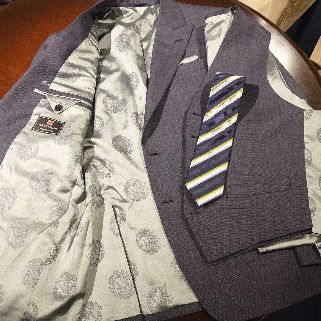 noma56's tweet image. 英国・ハリソンズ FRONTIERコレクション、ブルーグレー・ピンヘッド柄の合物スリーピーススーツです。

#bespokesuit #harrisonsofedinburgh #ハリソンズスーツ #ピンヘッド #スリーピーススーツ #成人式スーツ