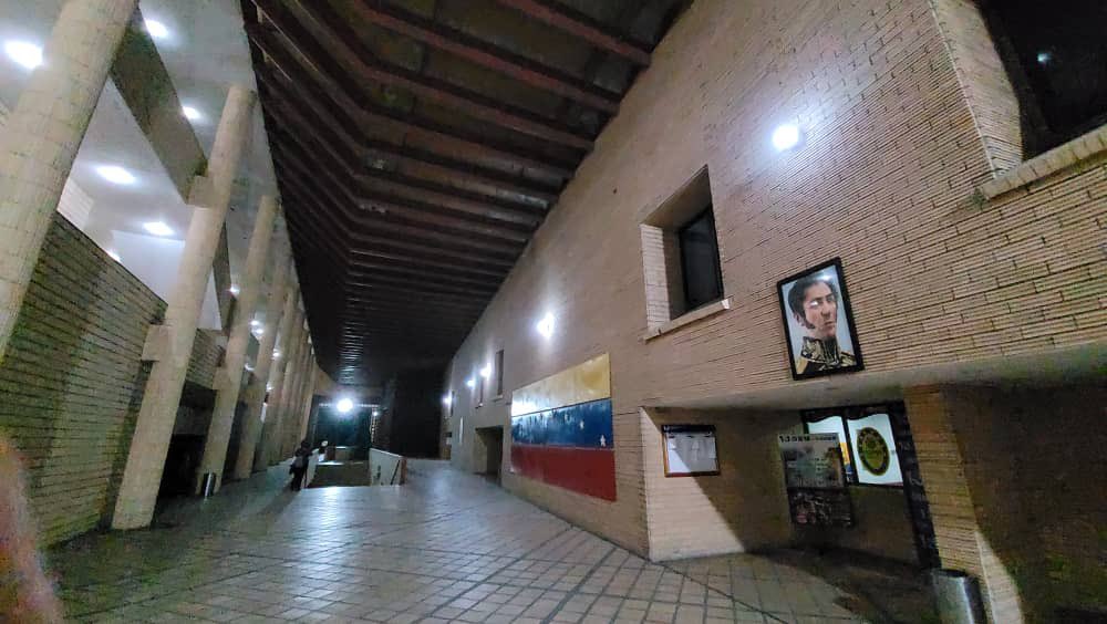 Trabajos de primera para seguir afianzando las relaciones interinstitucionales a favor de nuestro pueblo, un solo gobierno consolidando las políticas de atención y servicios de nuestras instituciones hermanas #VenezuelaGaranteDePaz