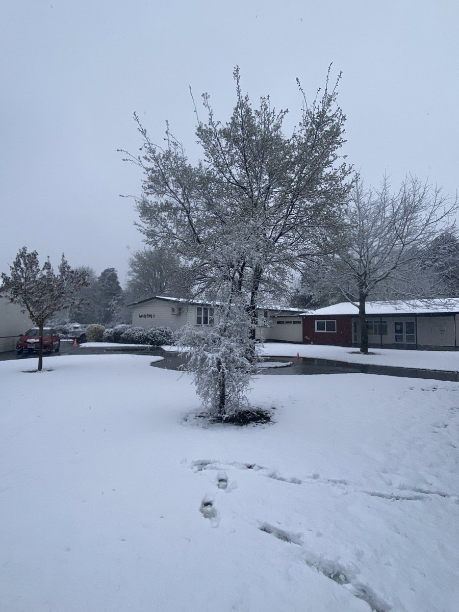 connectED_NZ's tweet photo. Having an awesome time at #makeanimpacthui2022 with @ImpactedNZ. Inspiring keynote speakers and even falling snow! https://t.co/aVDxZl45bv