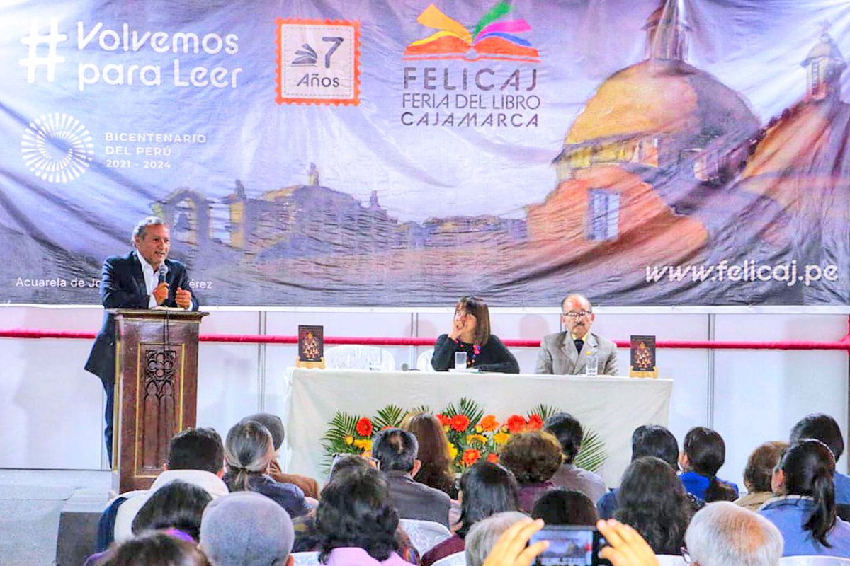 EditArtifice's tweet photo. 🤗 Revive los mejores momentos de la presentación del libro #UnViajeParaNoMorir, de nuestra autora @sonalytuesta, en la Feria del Libro Cajamarca. Gracias, Luis Alberto Vásquez y Wilson Izquierdo, por sus comentarios. 📚

#EditorialArtífice #NovedadEditorial #FELICAJ https://t.co/QGSMBdBSXB