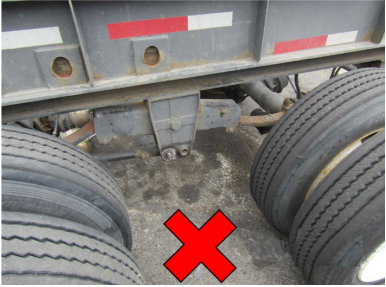TruckSafe's tweet photo. New WA FACE trucking fatality report on a mechanic who was crushed by the wheels of a container chassis that rolled away. Read more and how to prevent it here: https://t.co/GyxRFXIYmb 

Get FACE updates: https://t.co/F6kLy4wheq… 

#trucking #transportationsafety #SafetyFirst https://t.co/JkxqMhHPJm