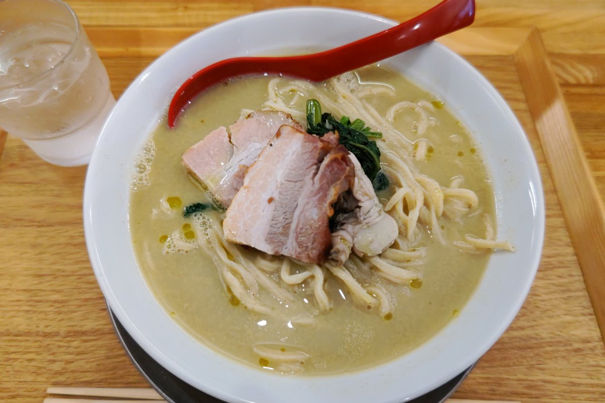 derby0829's tweet photo. 東京都中央区
麺や 七彩
八丁堀店

【本日の限定!!】
牡蠣煮干そば
🍜( 'ч'๑ )ŧ‹"ŧ‹

スープは牡蠣の煮干と塩のみで！
トッピングには真牡蠣のコンフィ・
豚バラ肉の燻製ちゃーしゅー・
空芯菜のニンニク炒めを！

ミシュランガイド東京
2017・2018ビブグルマン
に掲載されました🍜

#麺や七彩 https://t.co/wJtIzCalNM